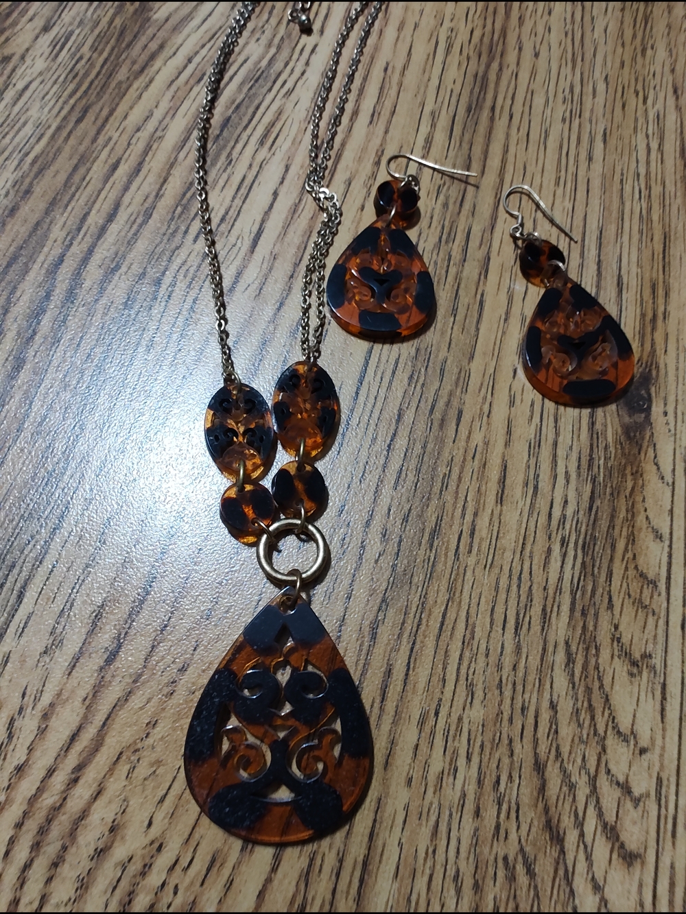 Cookie Lee Amber & Black Tortoiseshell Teardrop Necklace with Earrings